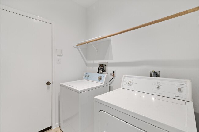 Building Photo - 5425 Jefferson St