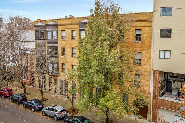 Building Photo - 873 W Lill Ave