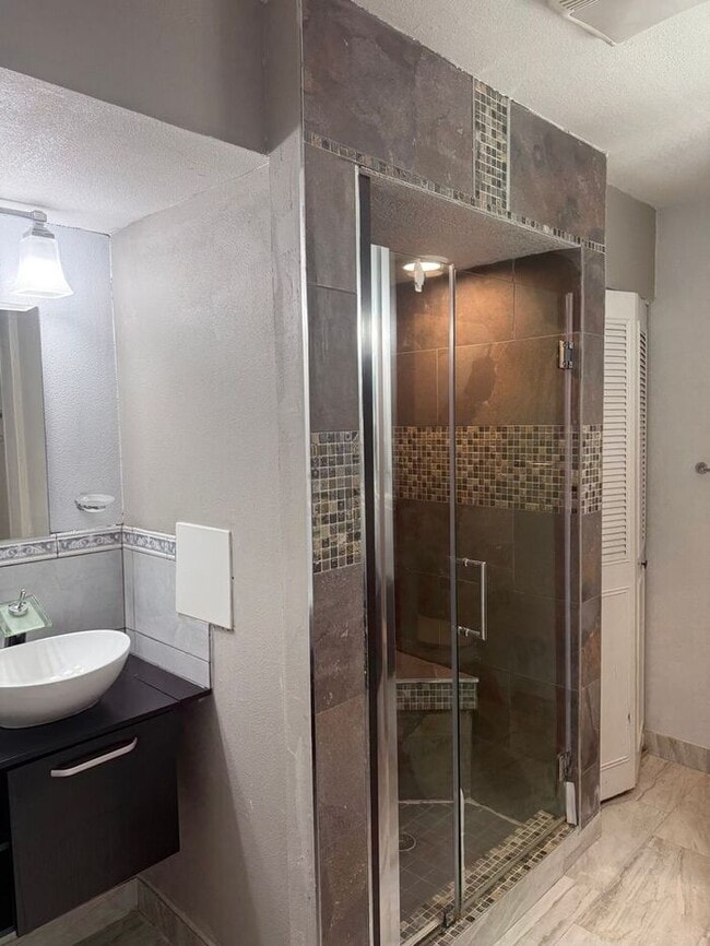 Building Photo - Fantastic 3/3 Townhome in Windsor Pines, Kissimmee