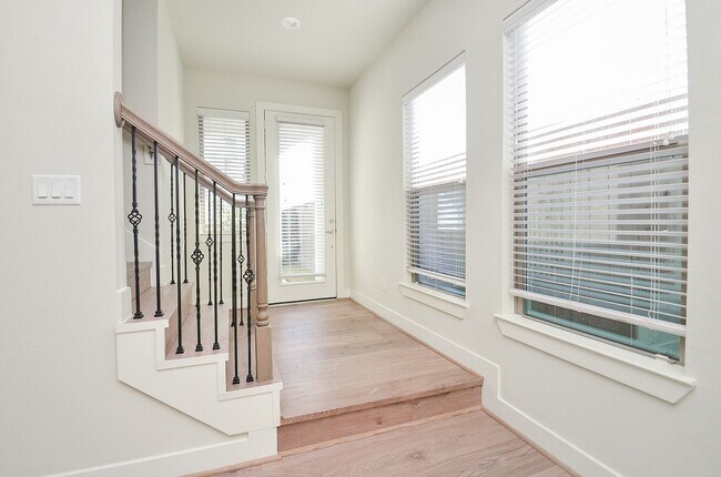 Building Photo - 1103 Fuschia Rd