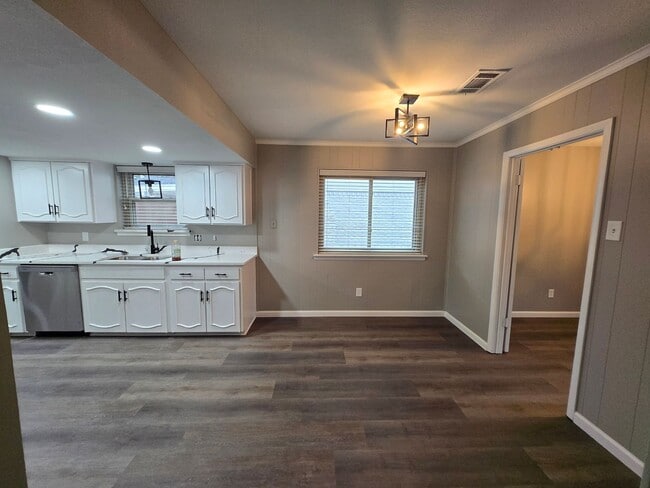 Building Photo - 2012 Ebbtide Ln