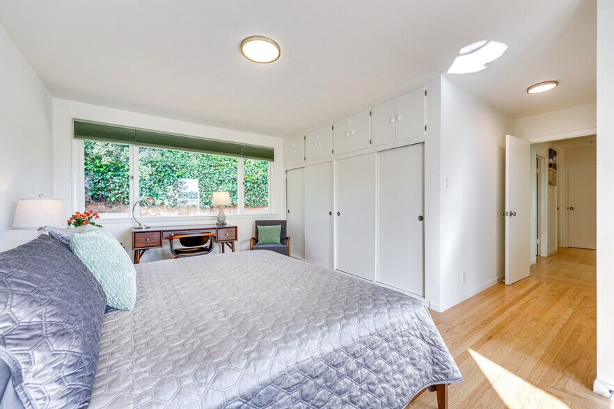 Building Photo - 218 Morning Sun Ave