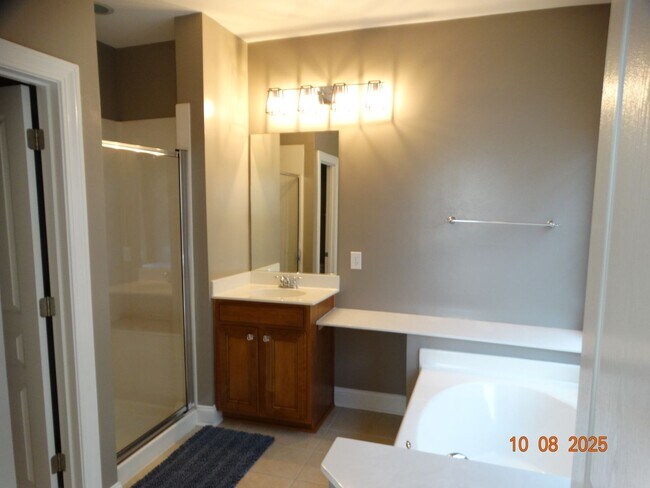 Building Photo - Perfect location in the heart of Pooler