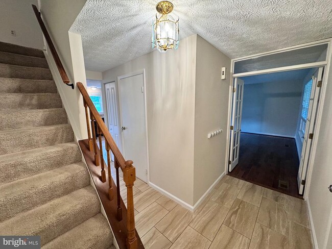 Building Photo - 3001 Gatepost Ln