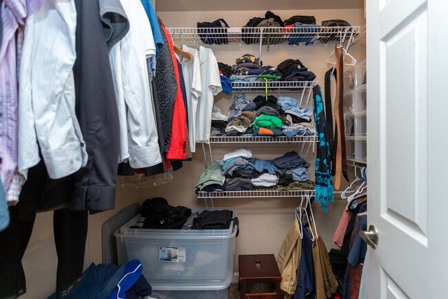 Building Photo - Beautiful upper-level condo in gated community!!!