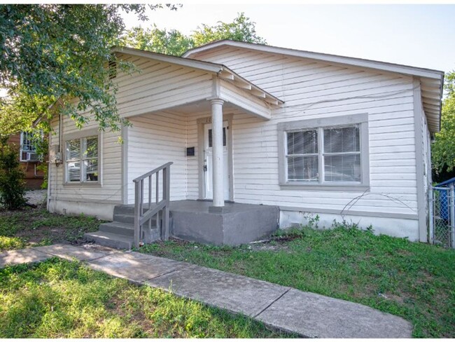 Building Photo - Happy and Convenient Home Near Downtown