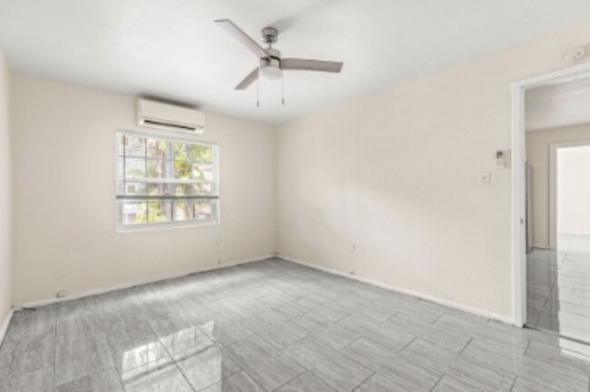 Building Photo - 801 Grove St N