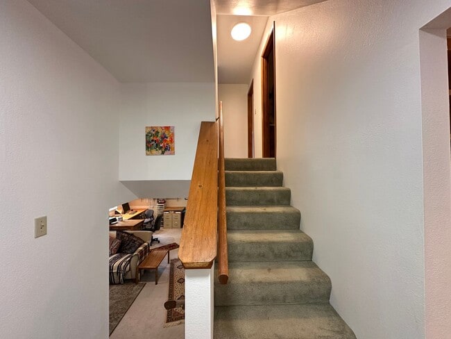 Building Photo - Fully Furnished 3BD/3BA Home with Solar Power