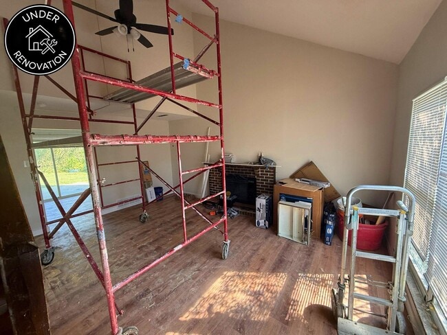 Building Photo - 7220 N Moberly Dr