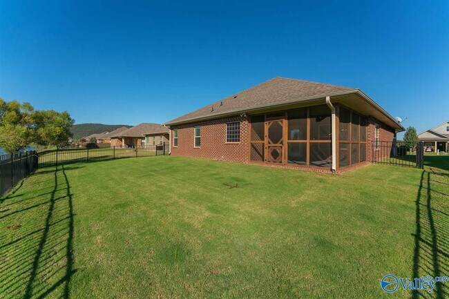 Building Photo - 3028 Greenway Cir SE