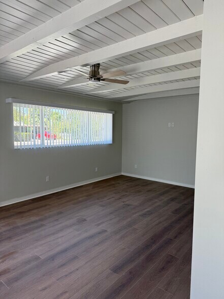 Building Photo - 192 E Vista del Cerro Dr