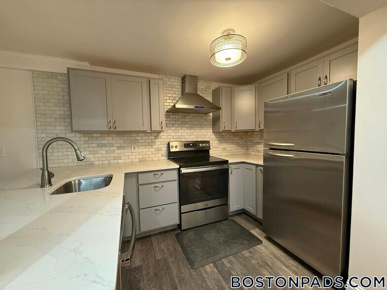 Building Photo - 519 Columbus Ave