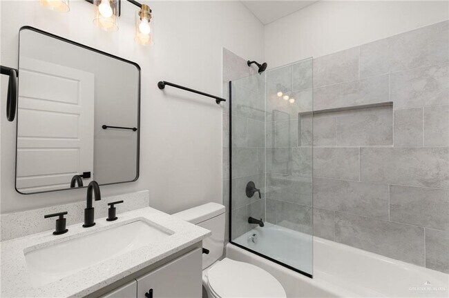 Building Photo - 17 Selena St