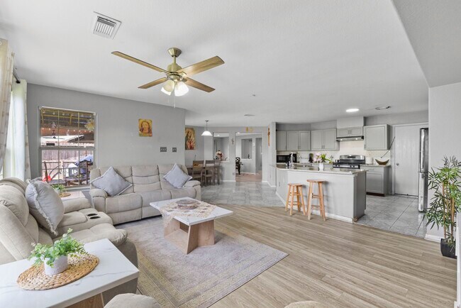 Building Photo - 1022 Americana Dr