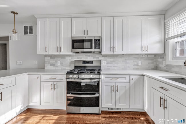 Building Photo - 245 Unquowa Rd