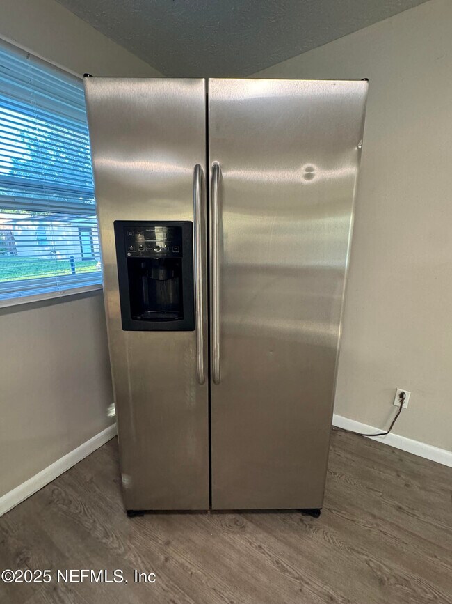 Building Photo - 9359 Orme Rd