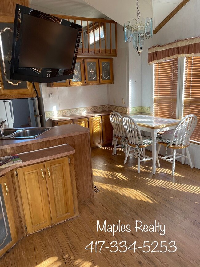 Building Photo - Cute As A  Button Tiny Home in Branson, Mo