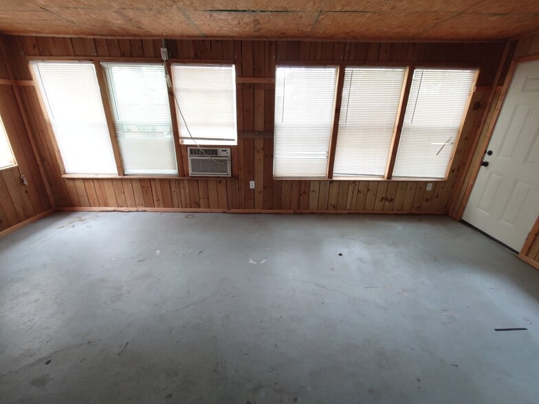 Building Photo - 203 Haverford Dr