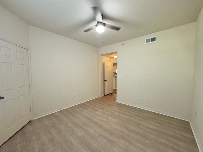 Building Photo - 410 S Villa San Marco Dr