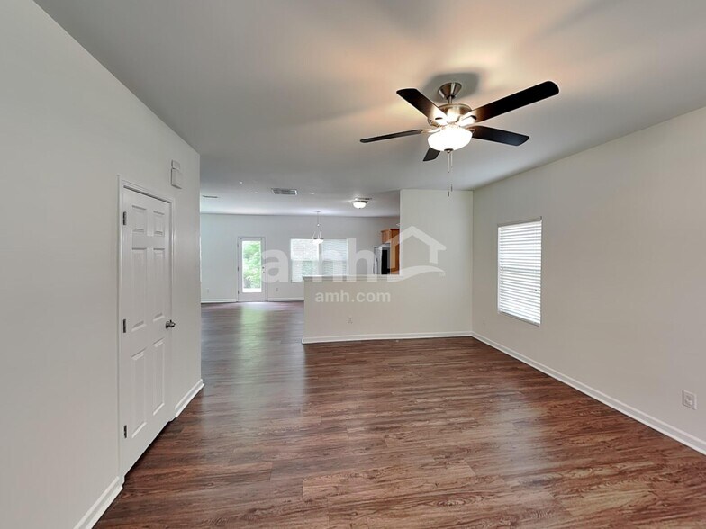 Building Photo - 15725 Lakepoint Forest Dr