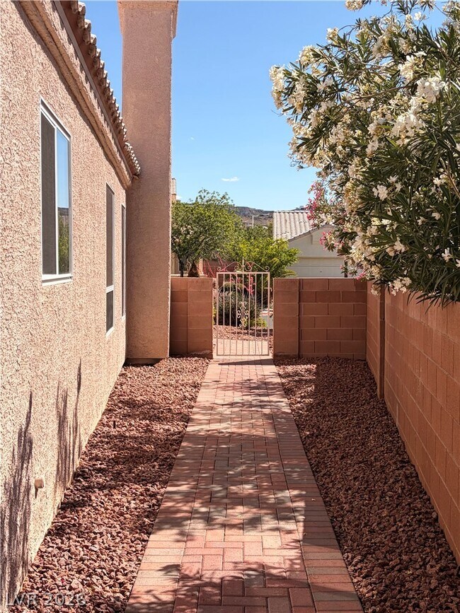 Building Photo - 212 Horizon Peak Dr