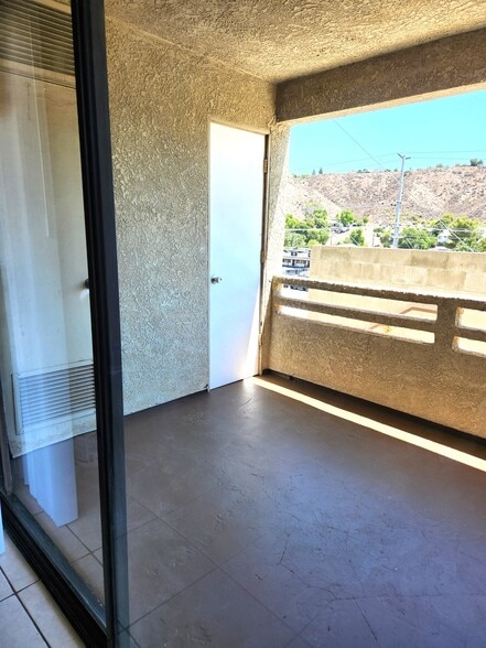 Deck & Storage - 28323 Hillfield Ln