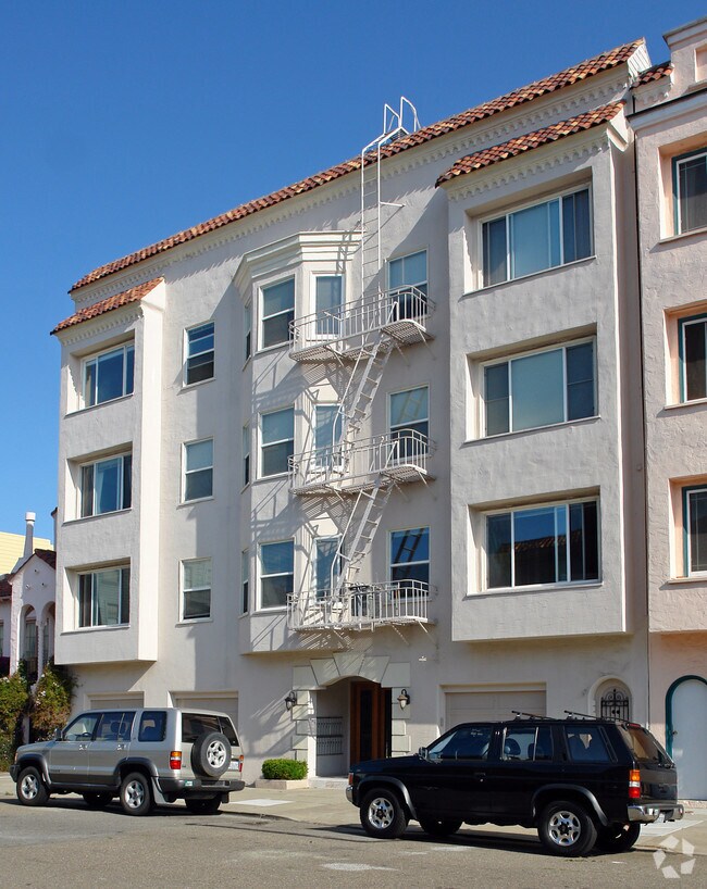 Building Photo - 2250 Bay St