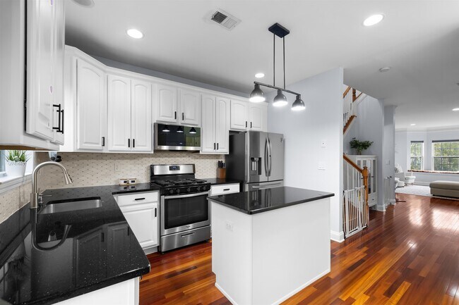 Building Photo - 12 Mallard Pl