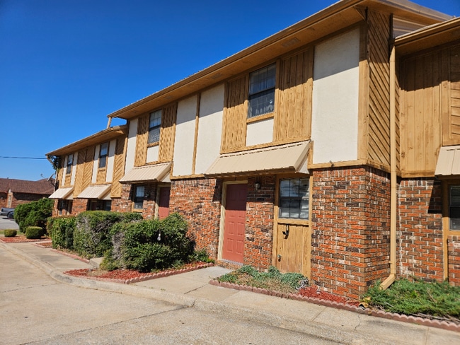 Building Photo - 211 N Grace St