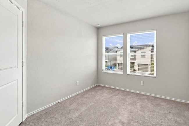 Building Photo - 3362 Northwestern Dr