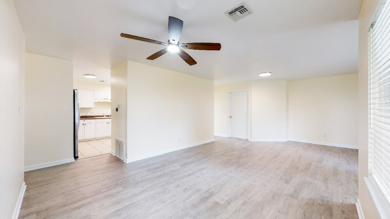 Building Photo - 407 Corona Ave