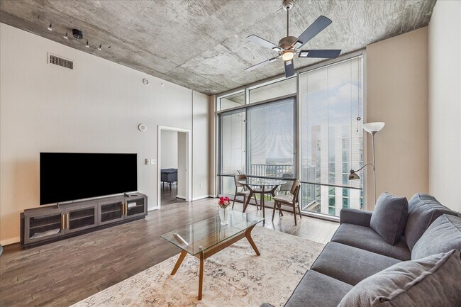 Building Photo - 5925 Almeda Rd