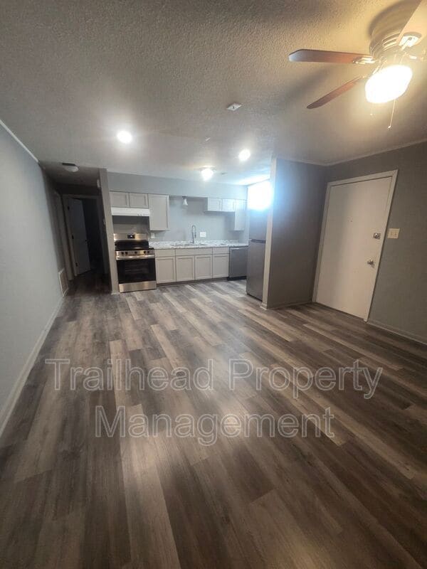 Building Photo - 905 Madison St