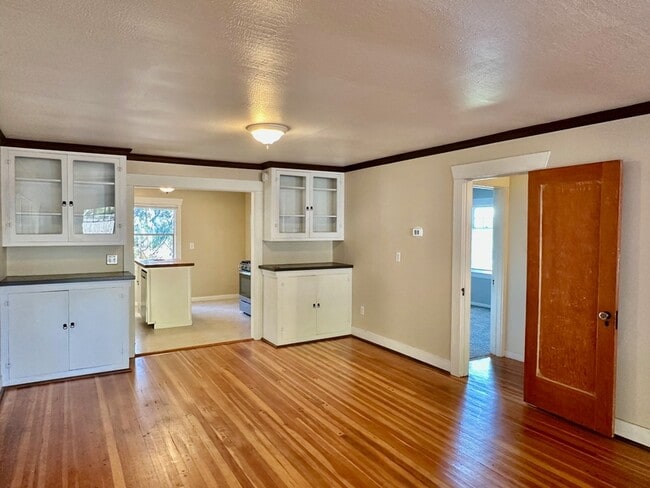 Building Photo - 117 E Empire St