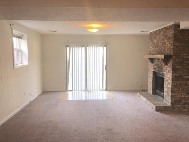 Building Photo - 3413 Alpine Court B