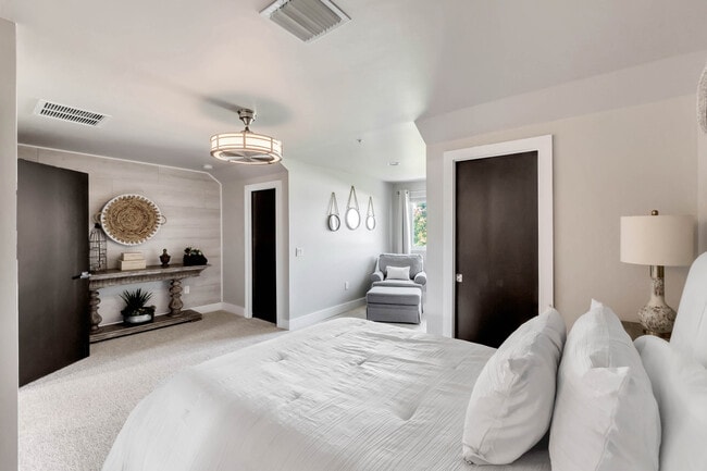 Building Photo - 428 W Swoope Ave