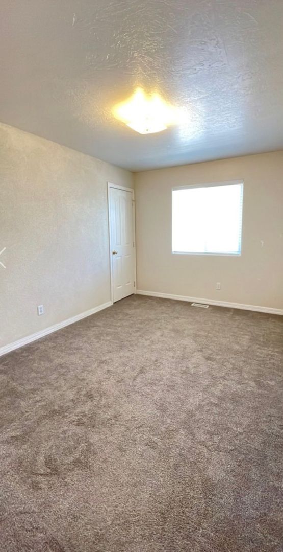 Building Photo - 206 E 820 S