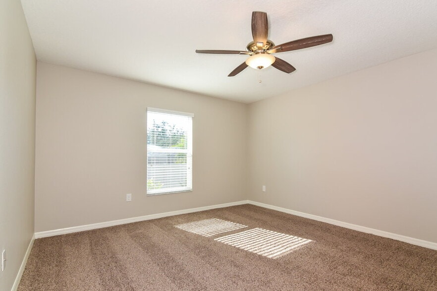 Building Photo - 127 Cascade Bend Dr