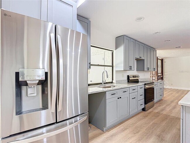 Building Photo - 4072 Belmoor Dr