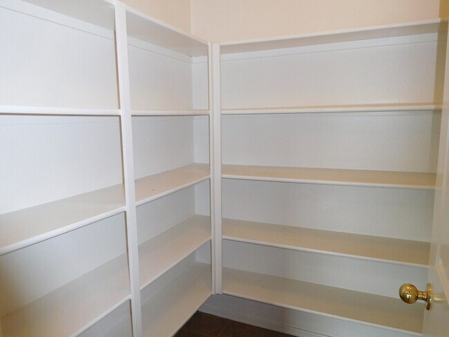 Building Photo - Coming soon!! Huge 2700 SFT, Golf-view Com...