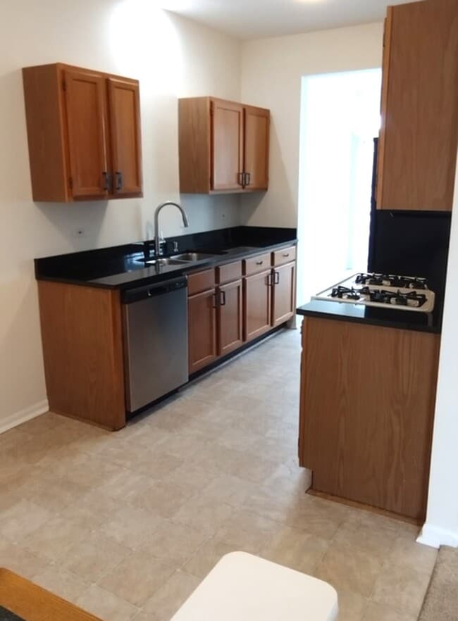 Building Photo - 925 Mesa Dr