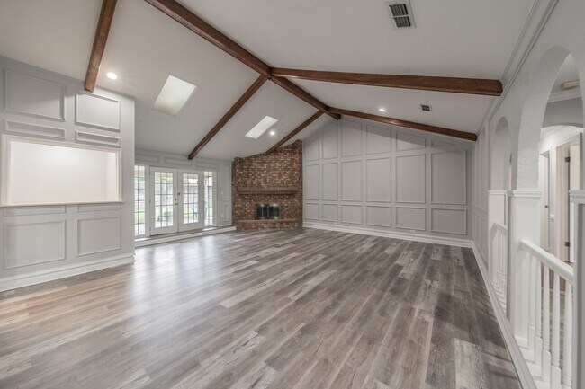 Building Photo - Charming Updated Home on Quiet Cul-de-Sac
