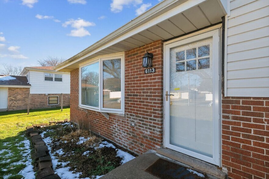 Building Photo - 6113 Spring Ln