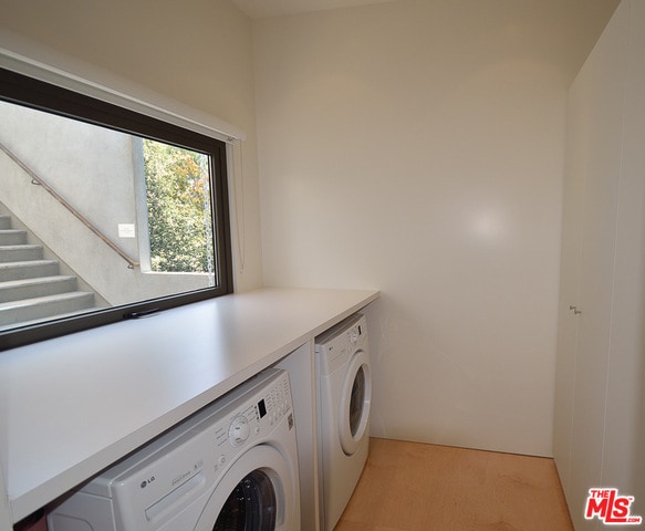 Building Photo - 1849 Fox Hills Dr