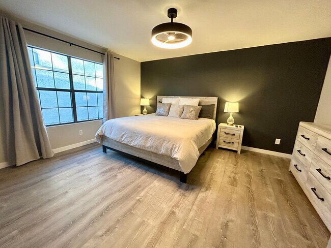 Building Photo - 4212 E Sandia St