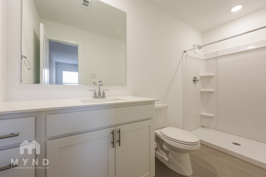 Building Photo - 2737 Ctr Crk Ln