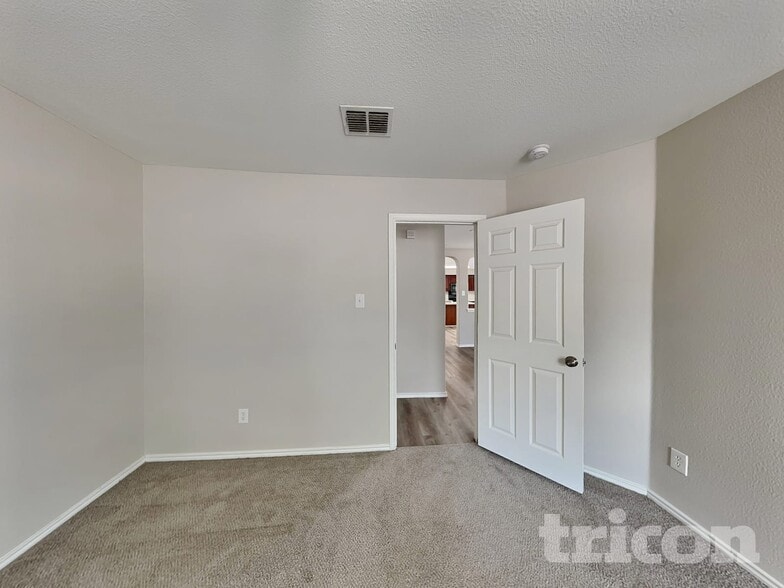 Building Photo - 231 Cardinal Way