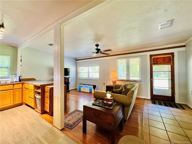 Building Photo - 632 W Weatherbee Rd