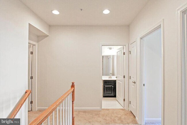 Building Photo - 13652 Endeavour Dr