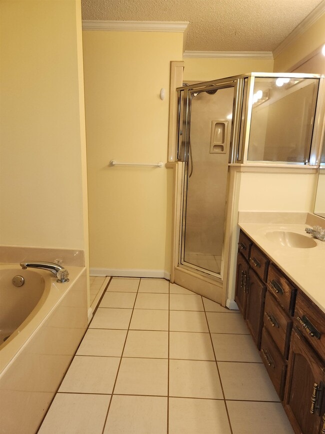 Building Photo - 2244 Lake Hill Ct